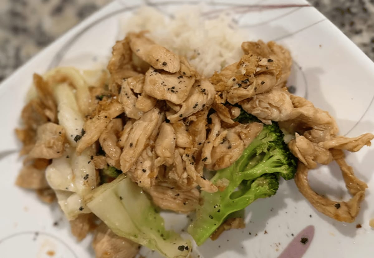 Pad Kra Teim Prik Thai (Garlic and Black Pepper)