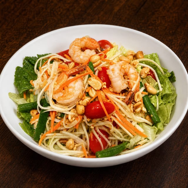 Som Tum (Papaya Salad).