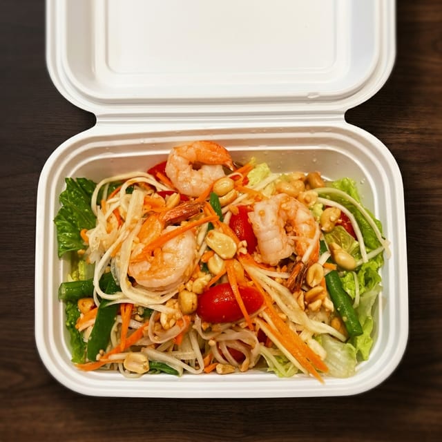 Som Tum (Papaya Salad).